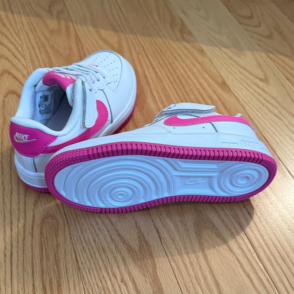Nike White and Pink Low-Top Sneakers - Picture 6 of 7